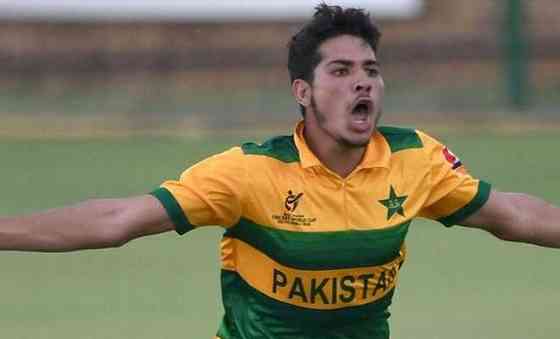 Amir Khan Pakistani Cricketer Photo 1