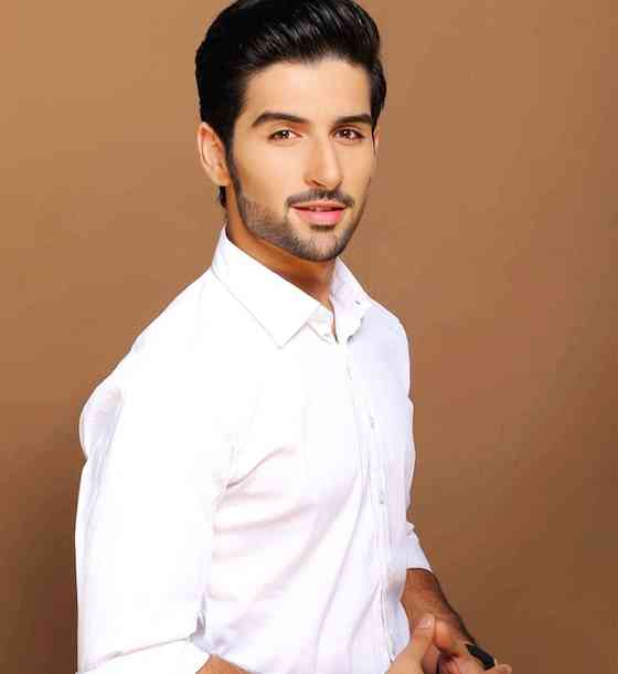 Muneeb Butt Height, Net Worth, Age, Affair, and More