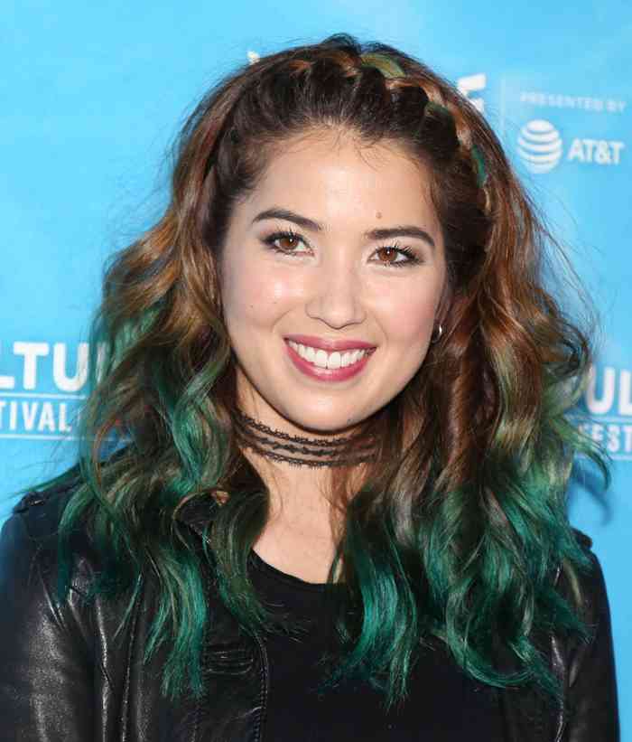 Nichole Bloom Age, Height, Net Worth, Affair and More