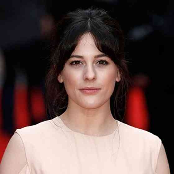 Phoebe Fox Affair, Height, Net Worth, Age, and More