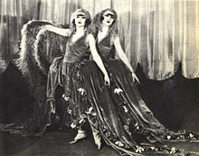 Dolly Sisters Age, Net Worth, Height, Affair, and More